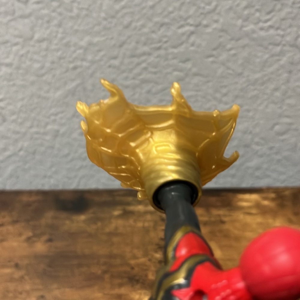 Spider-Man Action Figure with Red and Gold Suit - Picture 4 of 8